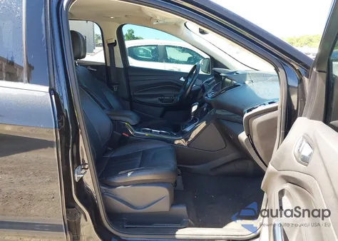 2013 Ford Escape Titanium z USA, uszkodzony, nr VIN 1FMCU0J98DUD67236